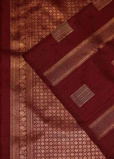 Wine maroon kanjeevaram, borderlles saree, zari geometric pattern on saree
